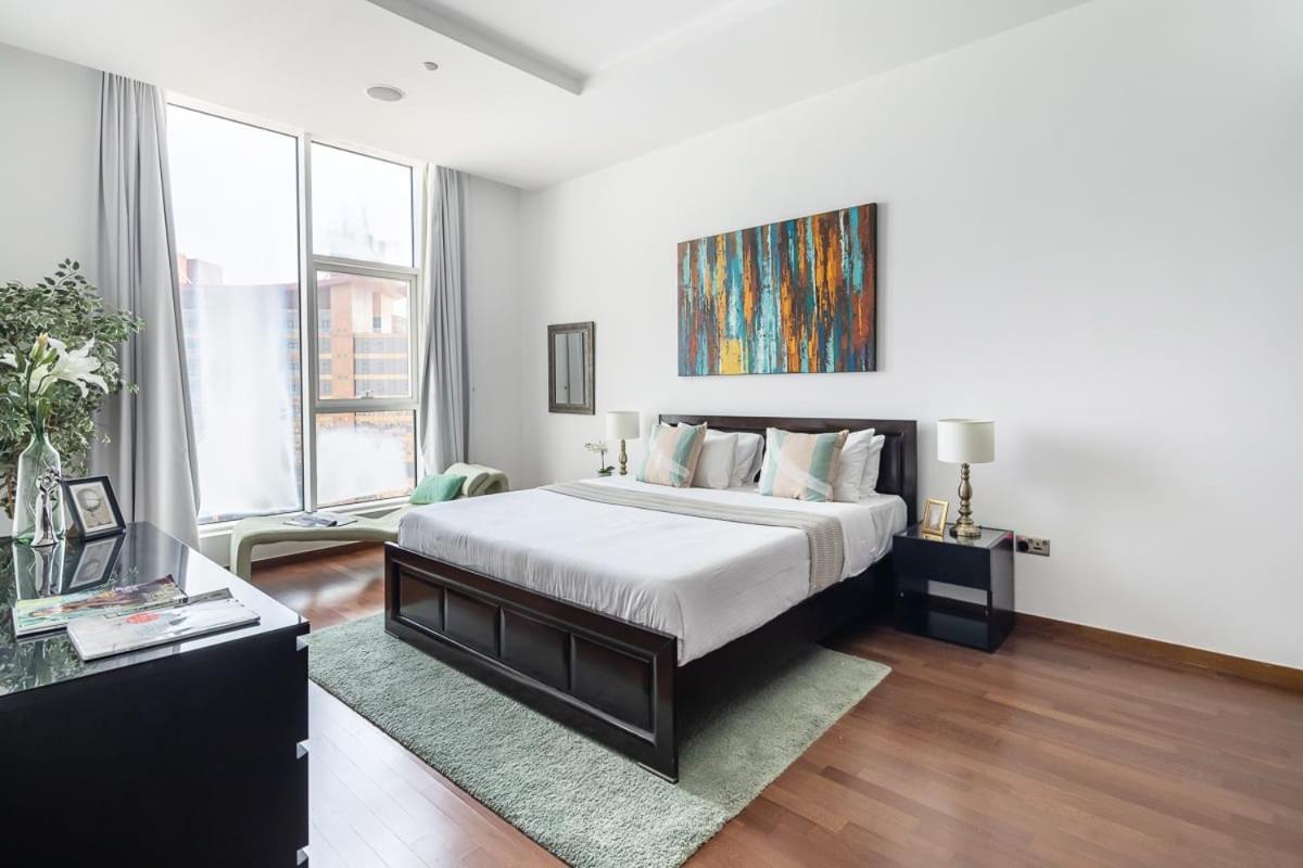 Frank Porter - Tiara Palm Apartment