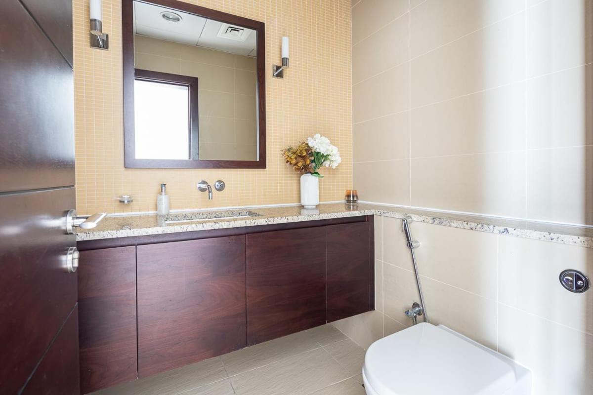 Frank Porter - Tiara Palm Apartment *