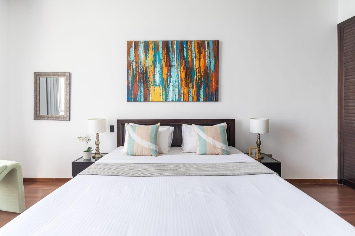 Frank Porter - Tiara Palm Apartment